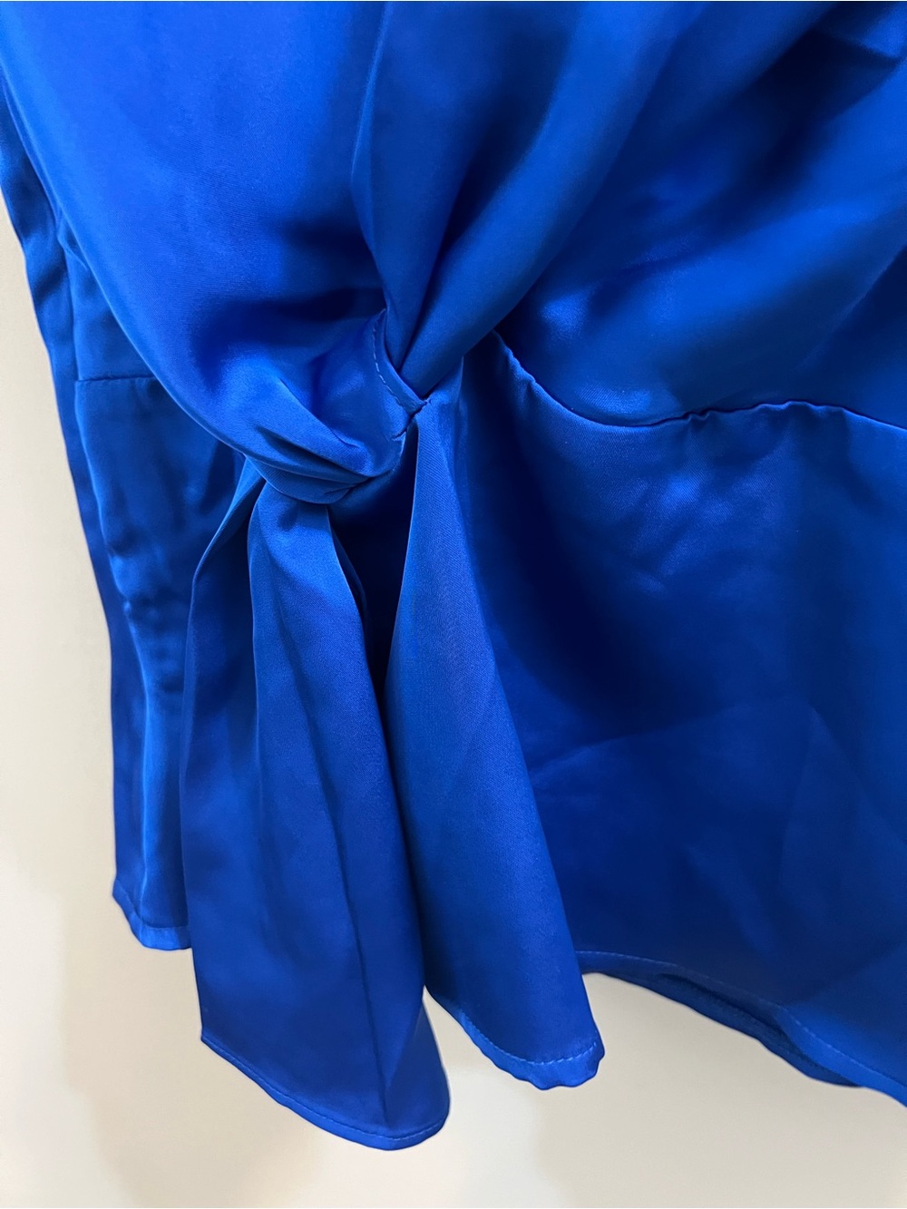 Taelynn Royal Blue Knot-Front Satin Blouse flowy bottom Size M NWT - Picture 3 of 9
